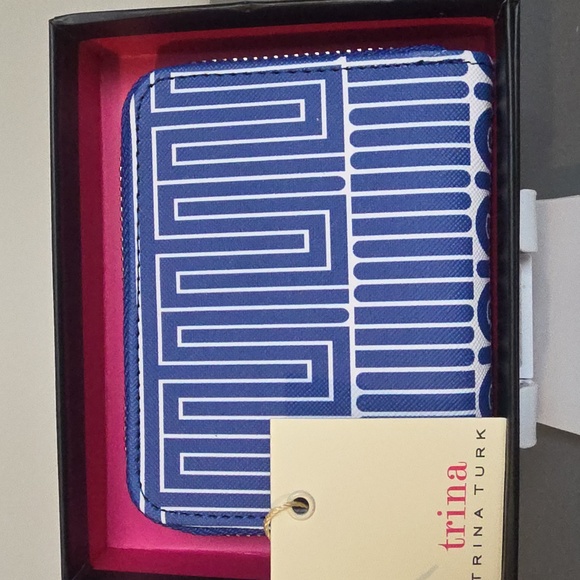 TRINA TURK NWT Navy and White Geometric Wallet - Picture 1 of 6